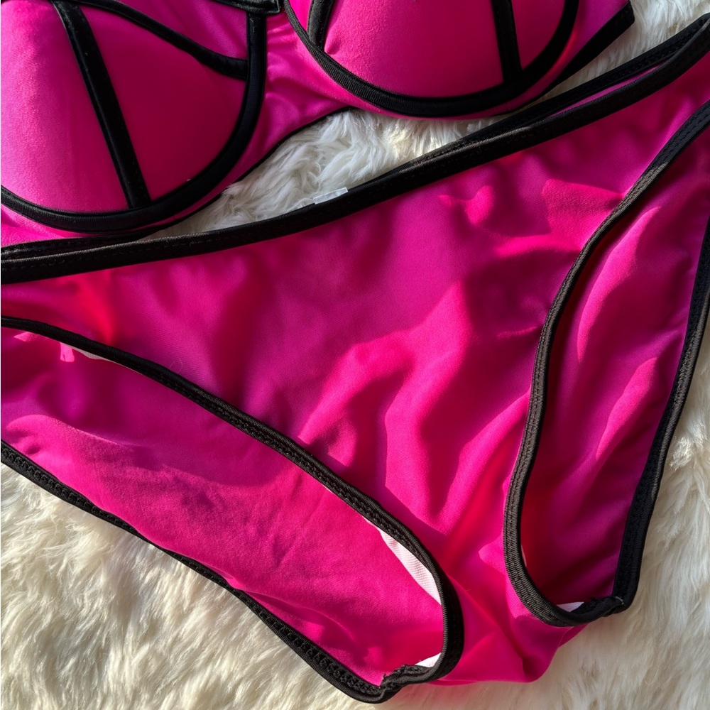 Pink bikini - Picture 4 of 11